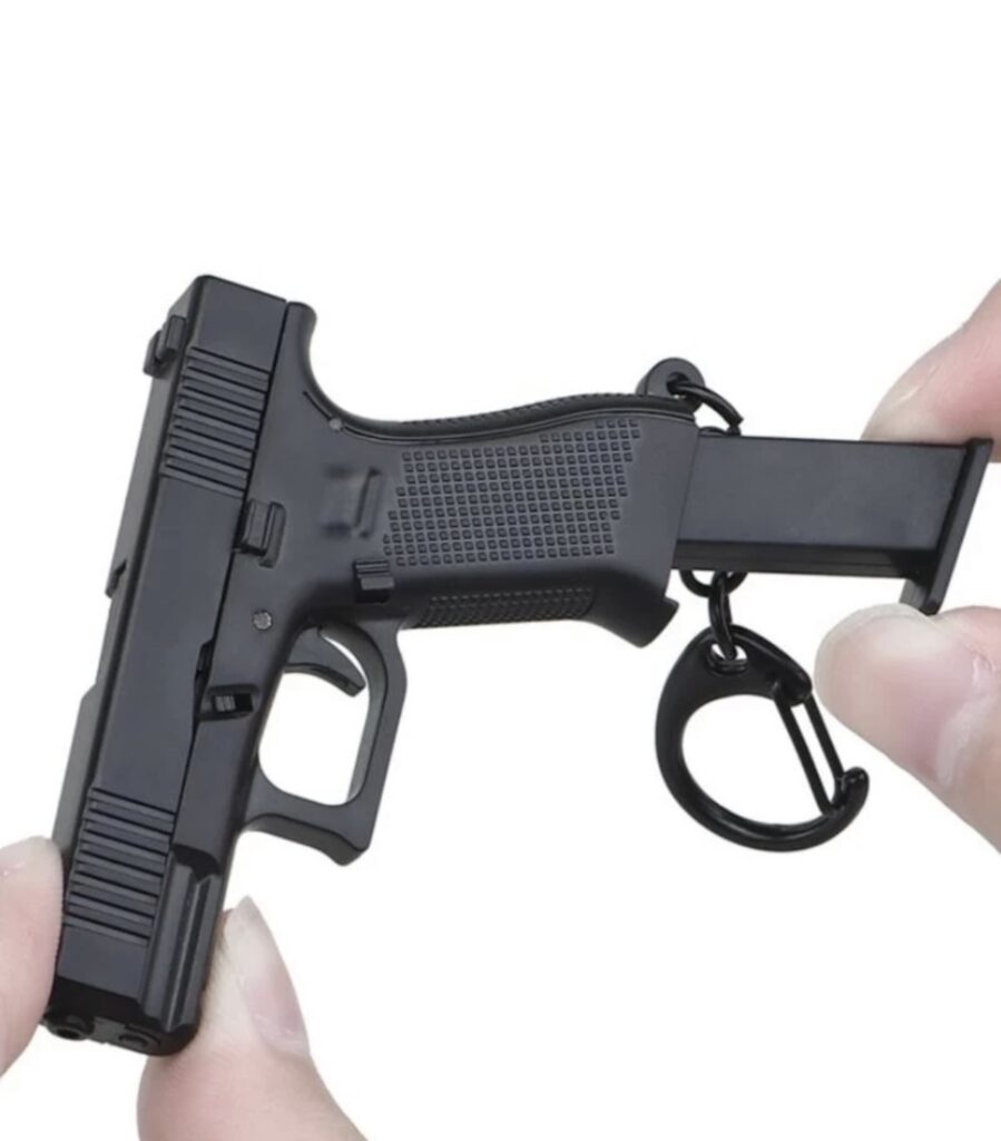 Mini Glock 17 with moving parts and removable magazine in black